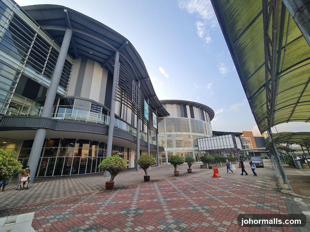 Modern Shopping Mall Exterior