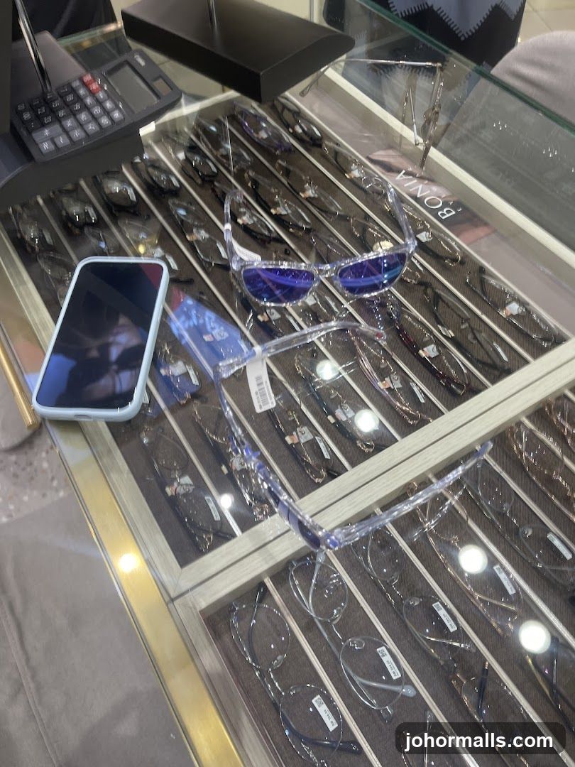 Eyeglasses Display