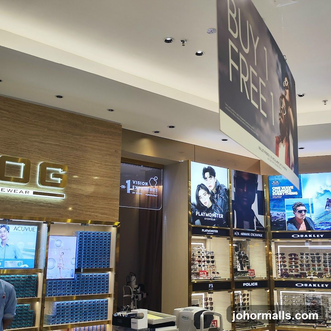 Eyewear Store Display