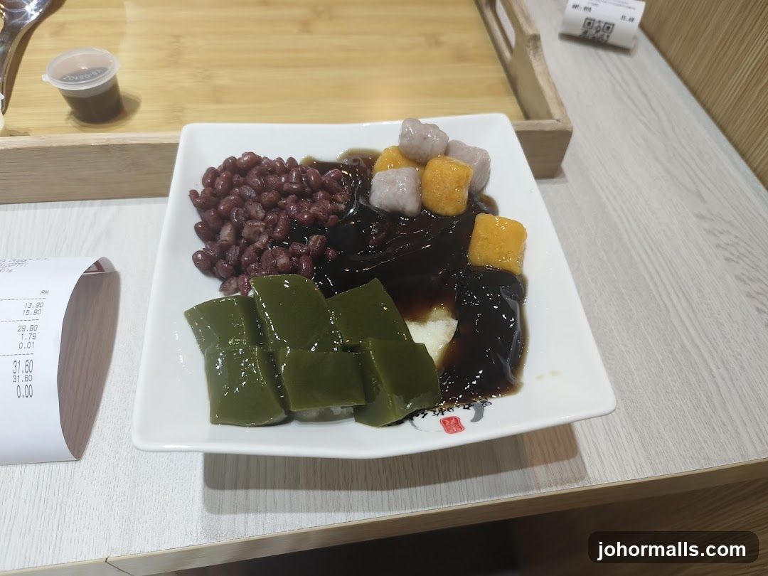 Dessert with Red Beans and Grass Jelly