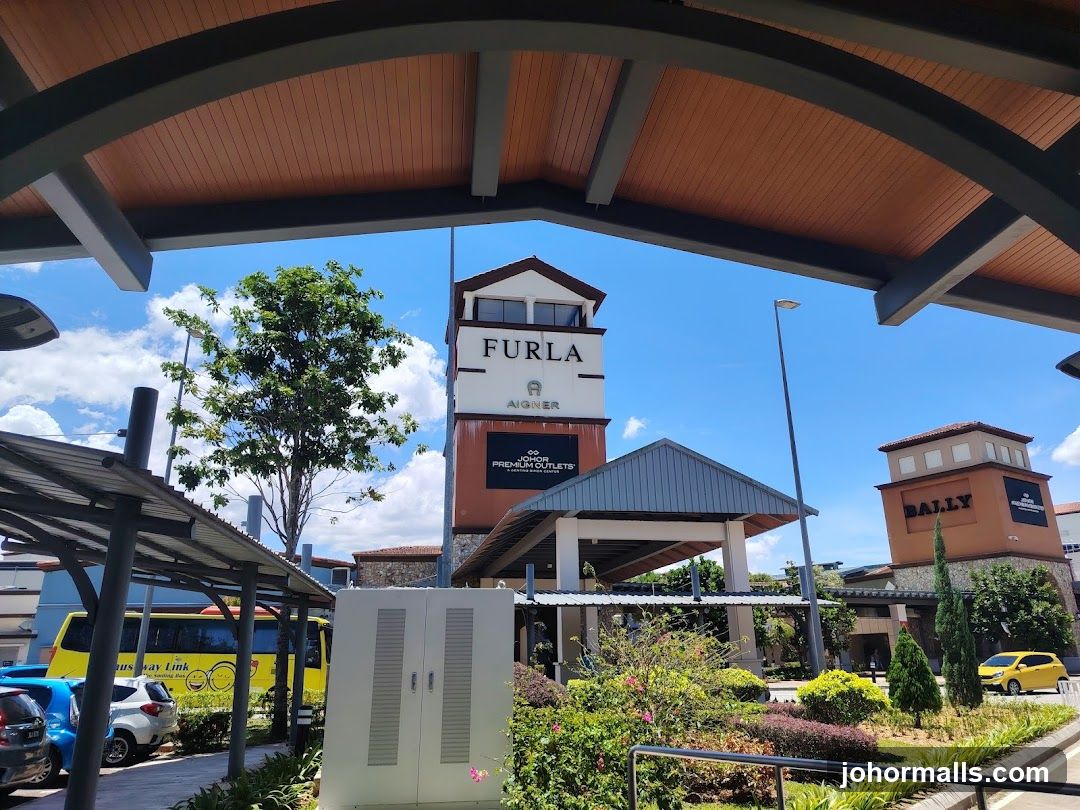 Outdoor shopping complex with branded stores