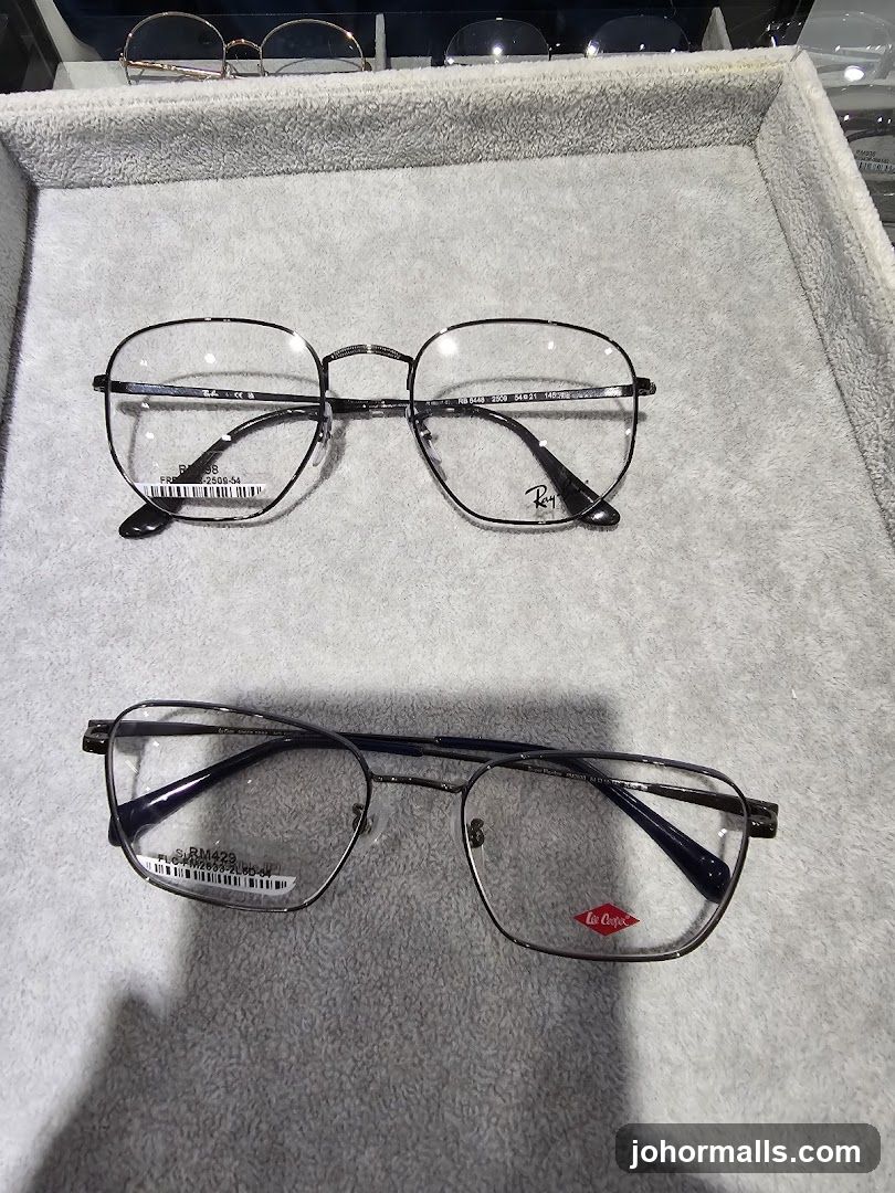 Eyeglasses Display