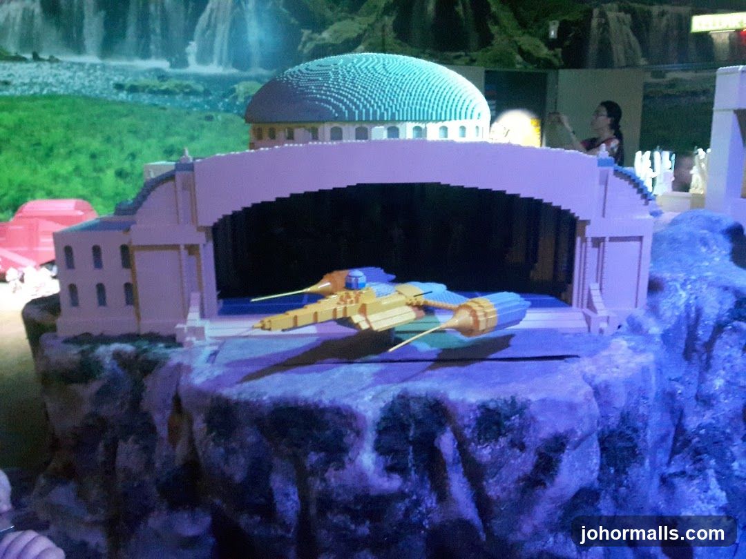 Lego Model of a Futuristic Scene