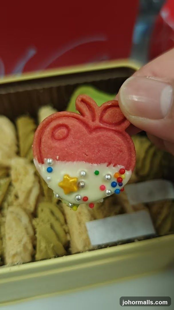 Apple-shaped cookie with white chocolate and sprinkles