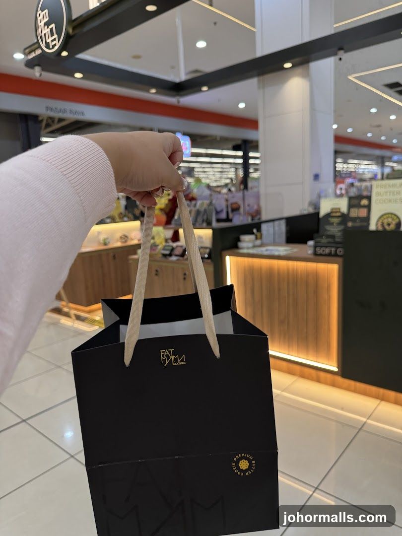 Shopping Bag with Cookies