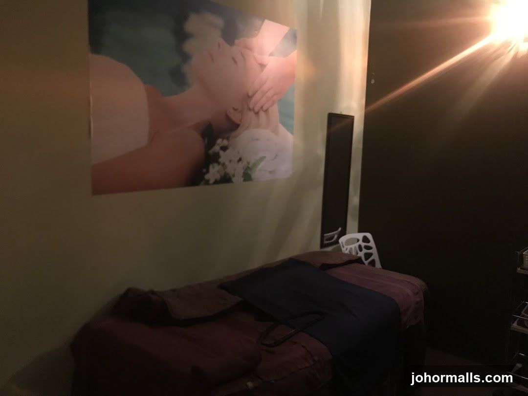 Massage table with artwork