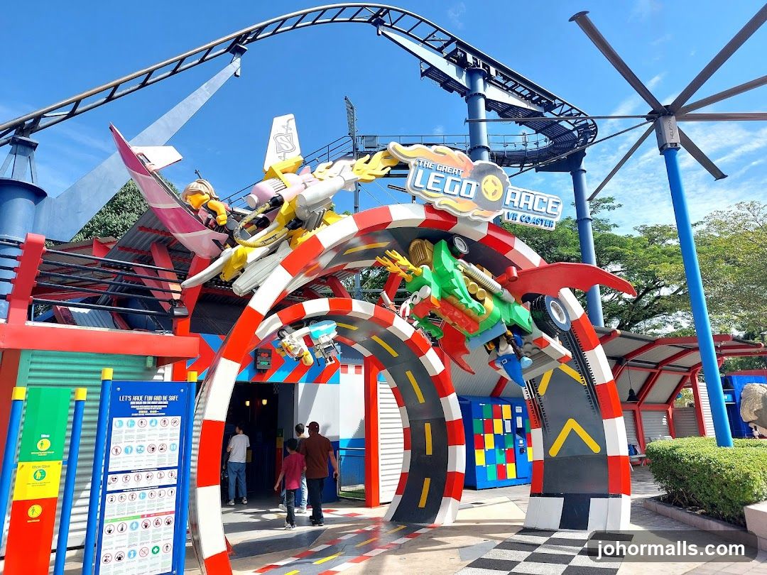 The Great LEGO Race VR Coaster Entrance