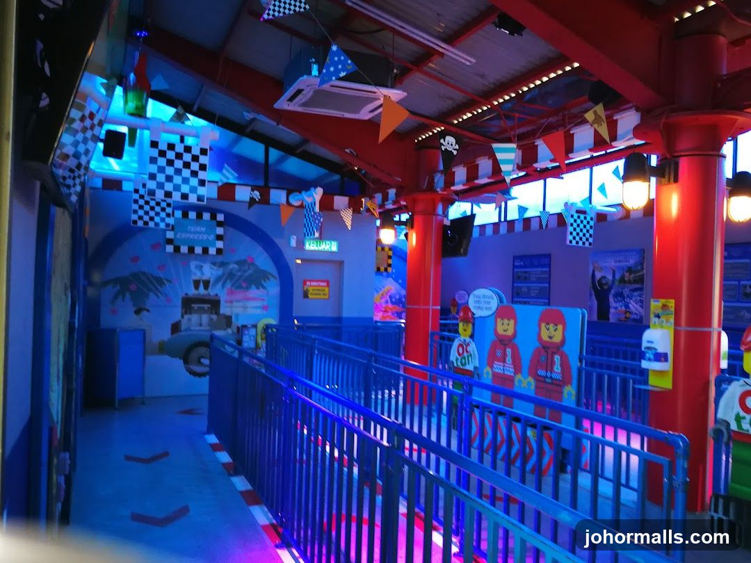 Themed Queue Area