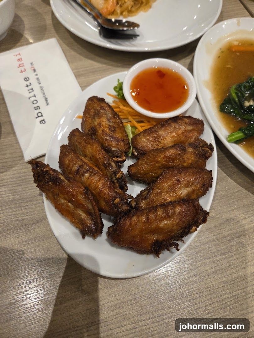 Fried Chicken Wings with Sweet Chili Sauce