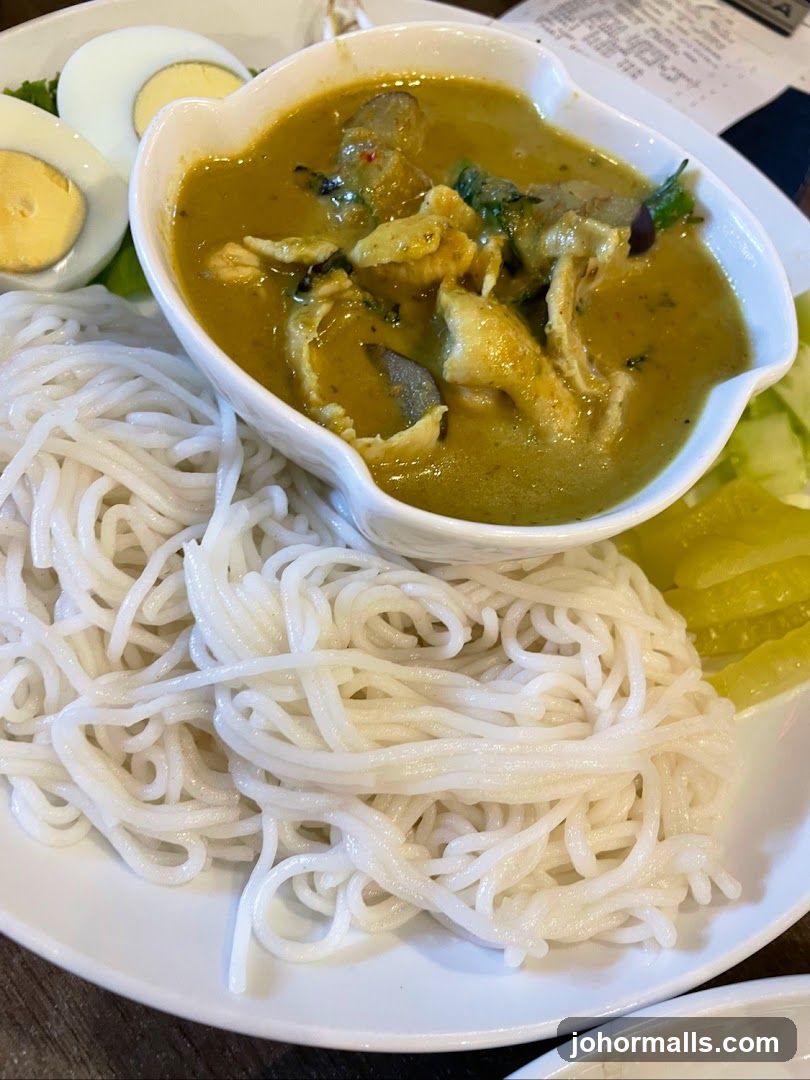 Green Curry with Noodles