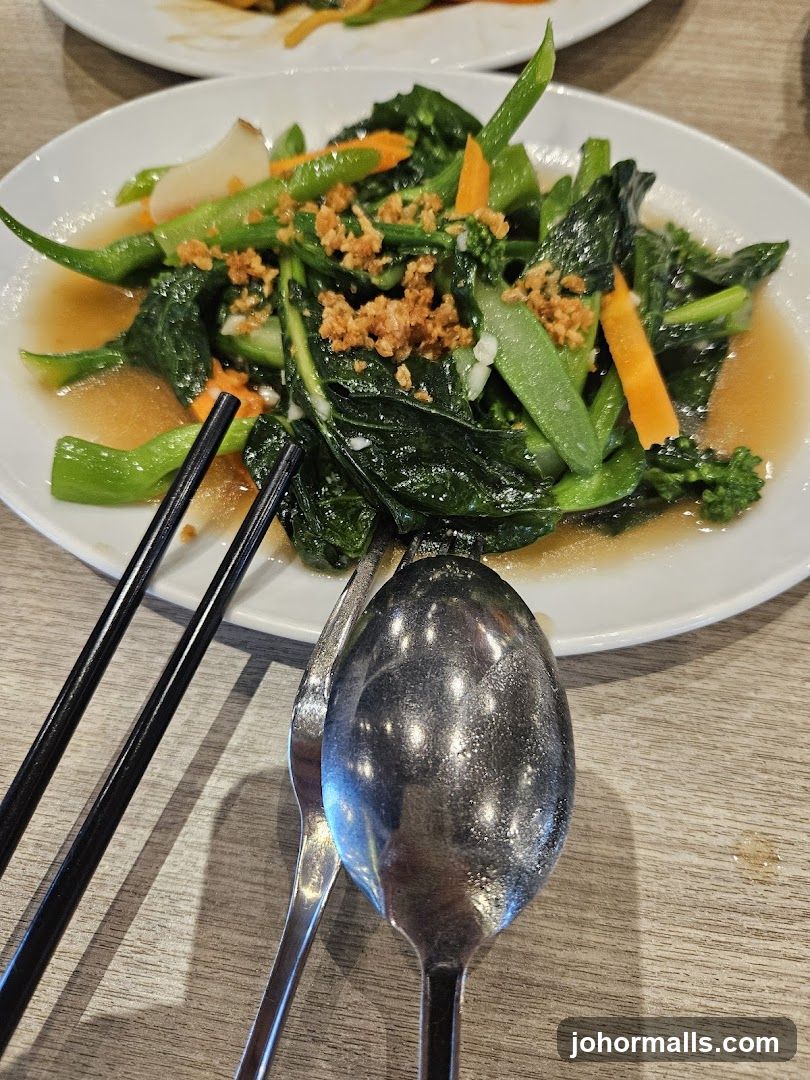 Stir-fried vegetables with garlic