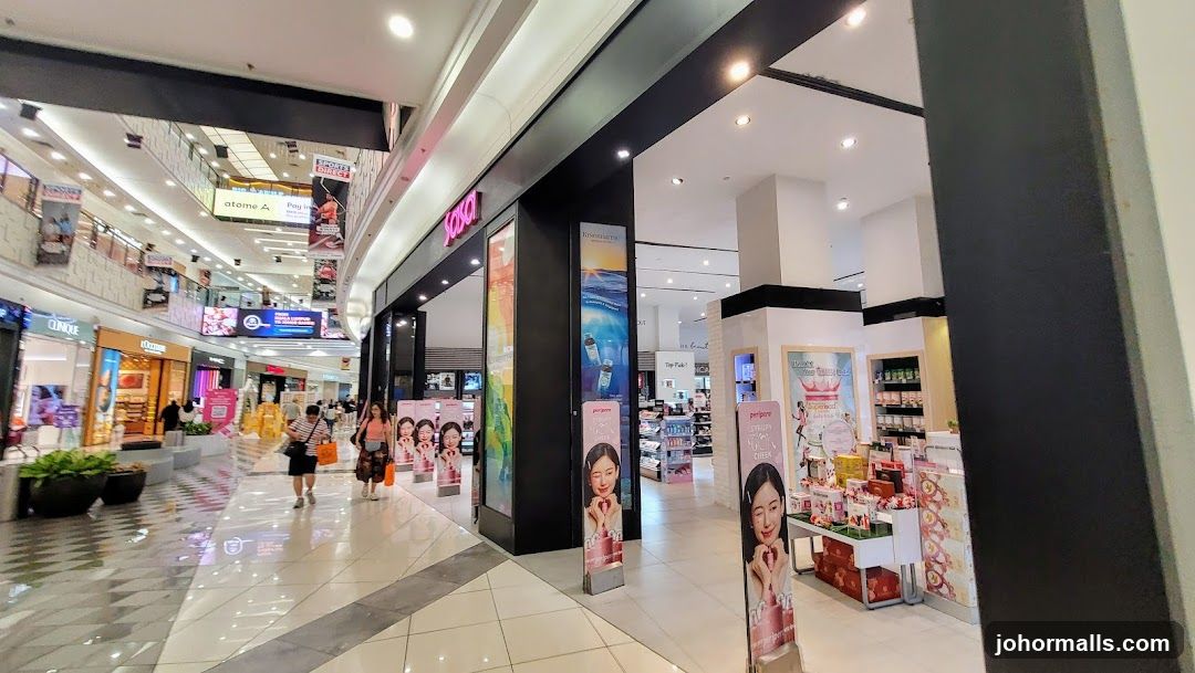 Cosmetics store in a mall