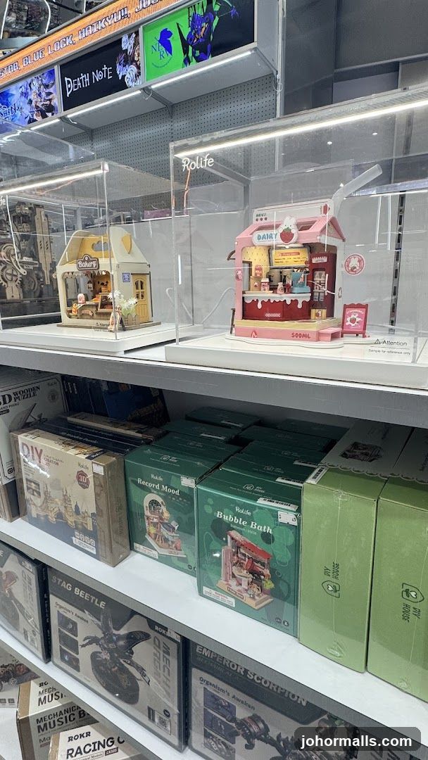 Display of miniature models and DIY kits