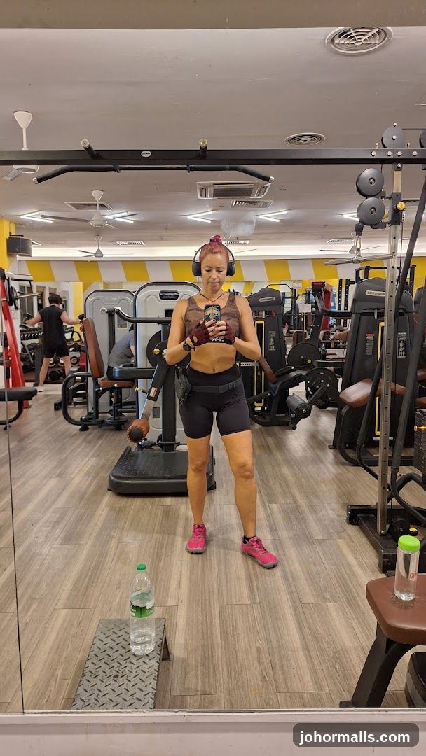 Woman taking a mirror selfie in a gym