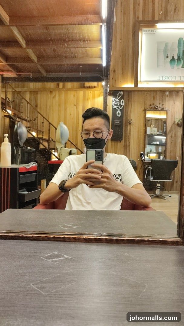 Man taking a selfie in a salon