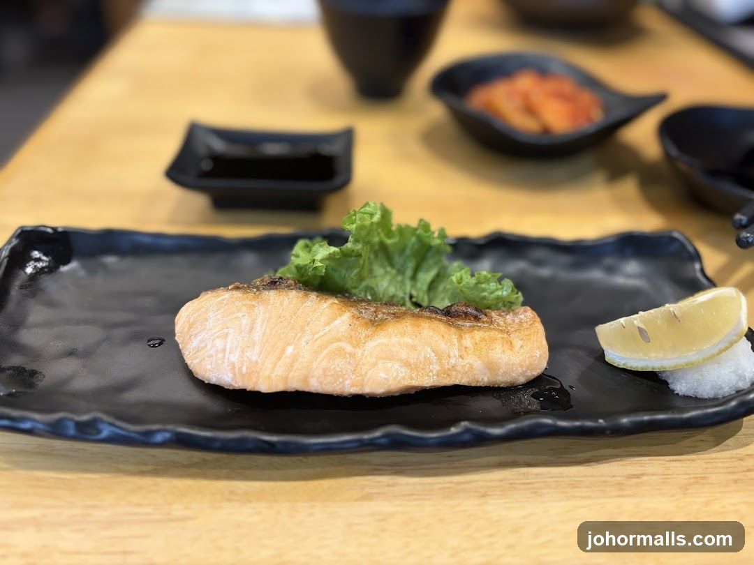 Grilled Salmon with Lemon and Lettuce