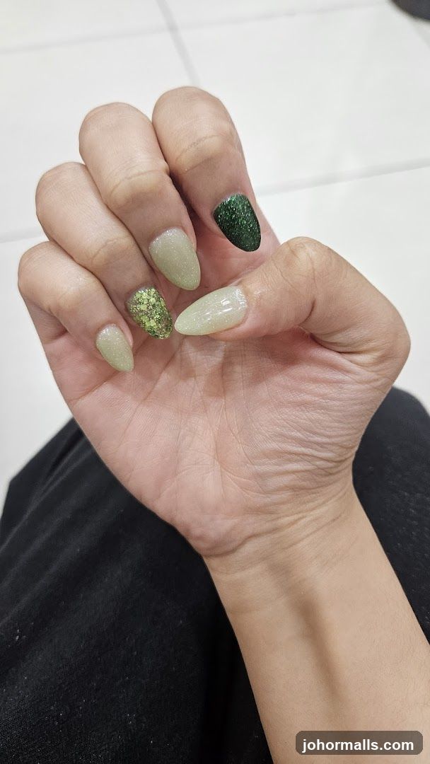 Almond-shaped nails with glitter accents
