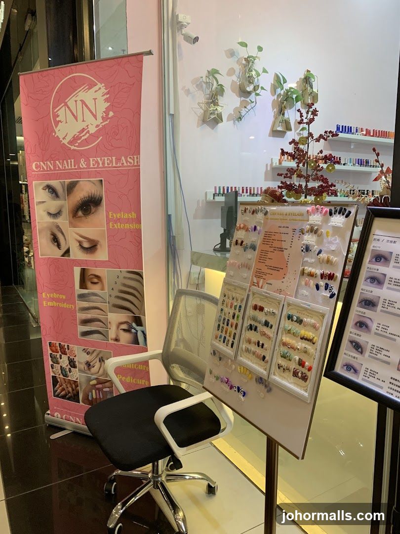 CNN Nail & Eyelash Display
