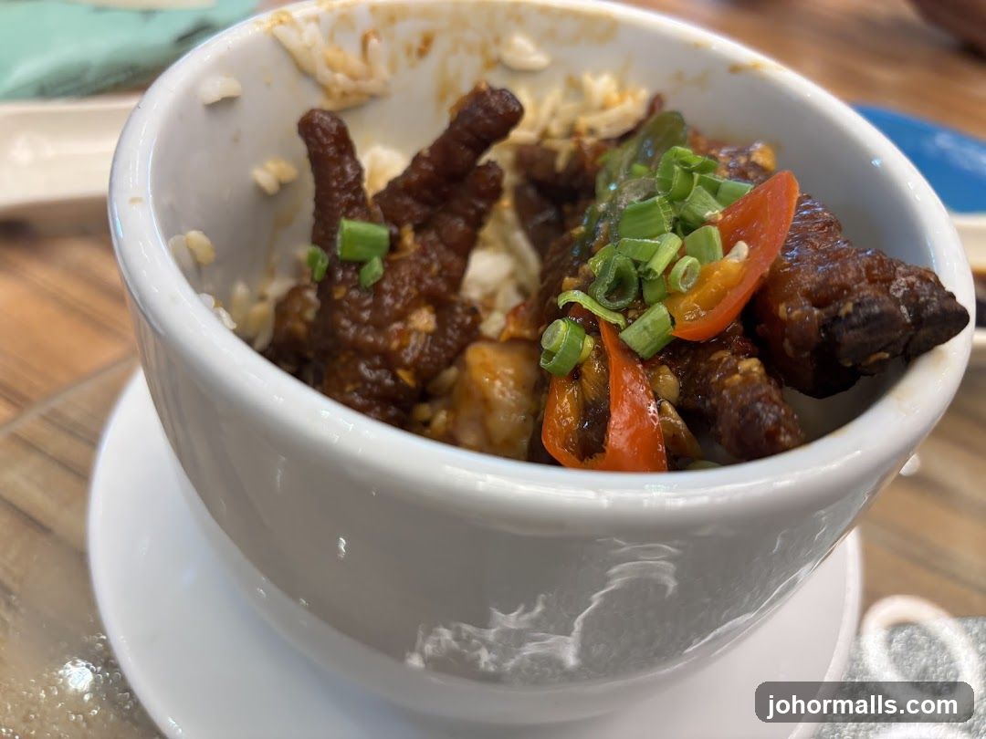 Braised Chicken Feet with Rice