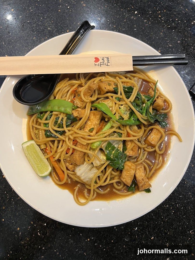 Thai Noodles with Tofu and Vegetables