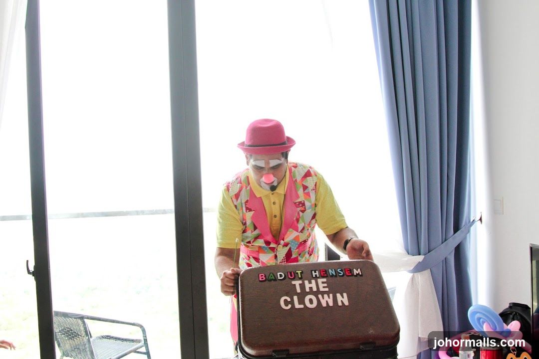 Clown with Suitcase