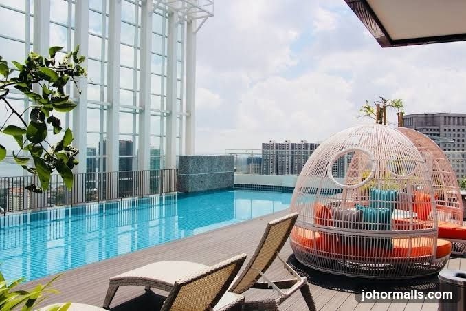 Rooftop Poolside Lounge