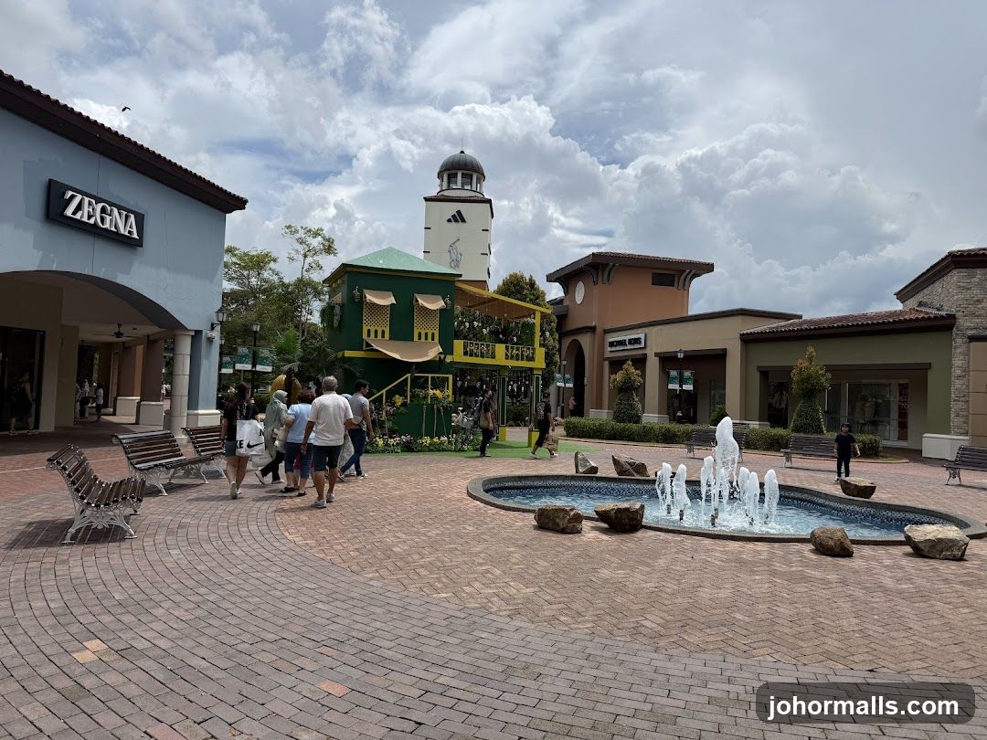 Outdoor shopping area with fountain