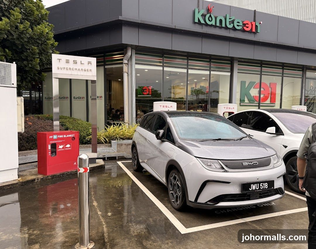 Electric Vehicle Charging Station with Kanteen Storefront