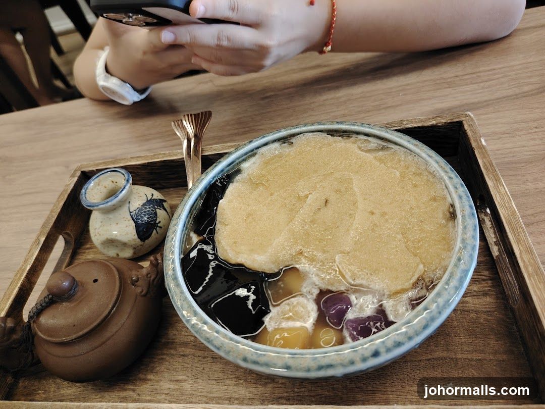 Dessert Bowl with Toppings