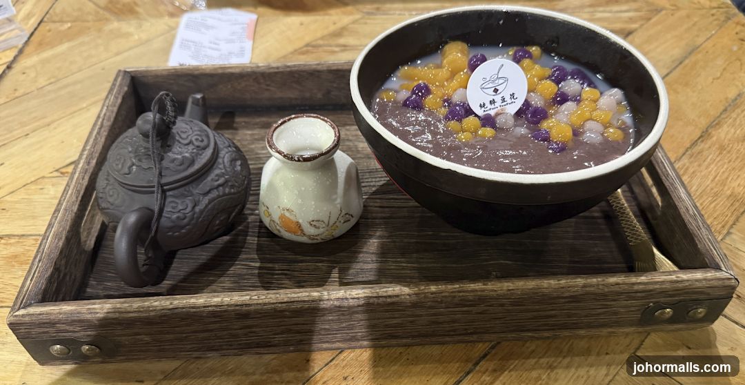 Dessert with Tea Set