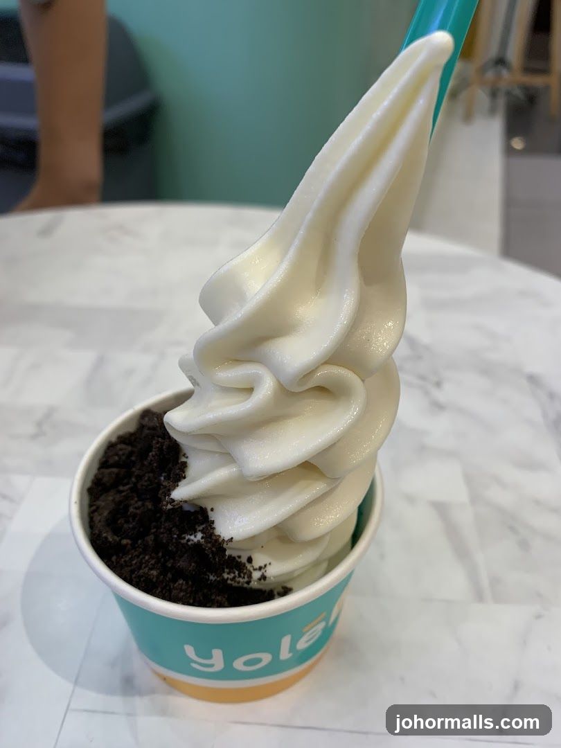 Yolee Frozen Yogurt with Oreo Crumble
