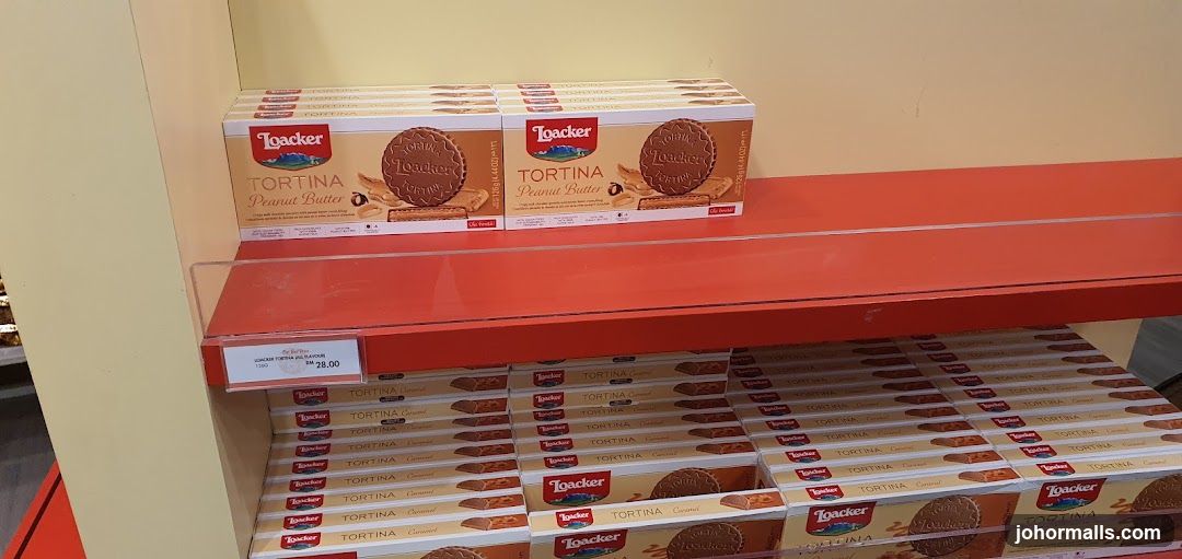 Loacker Tortina Peanut Butter and Caramel Biscuits