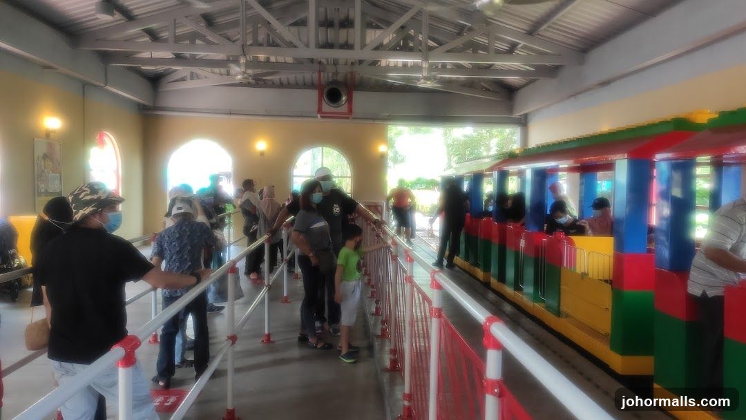 Train Ride Queue