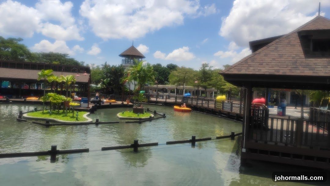 Water park with bumper boats