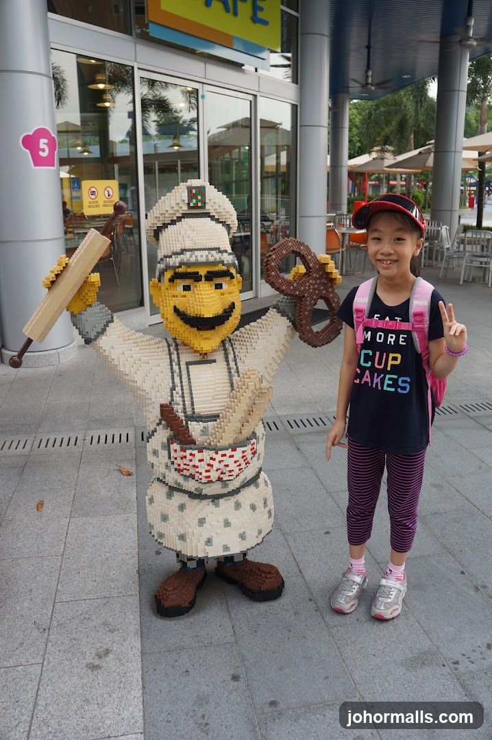 Lego Baker and Girl