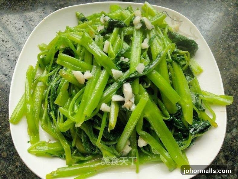 Stir-fried Water Spinach with Garlic