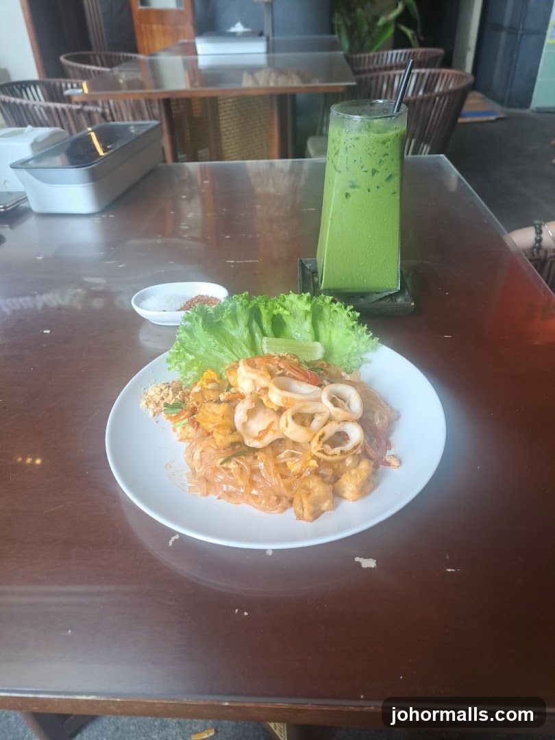 Pad Thai with Iced Green Tea