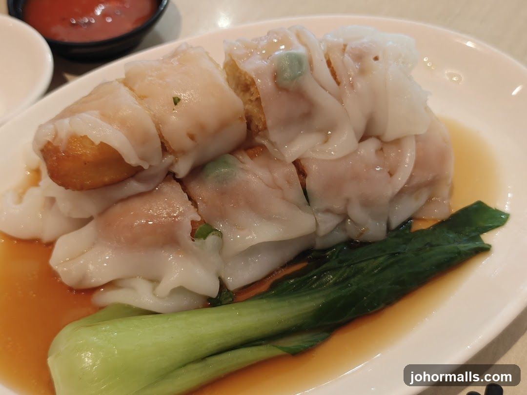 Steamed Rice Rolls with Fried Dough