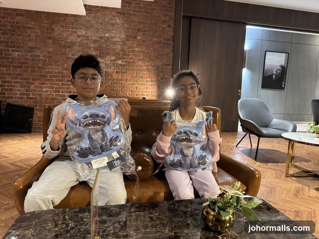 Children with Stitch plush toys