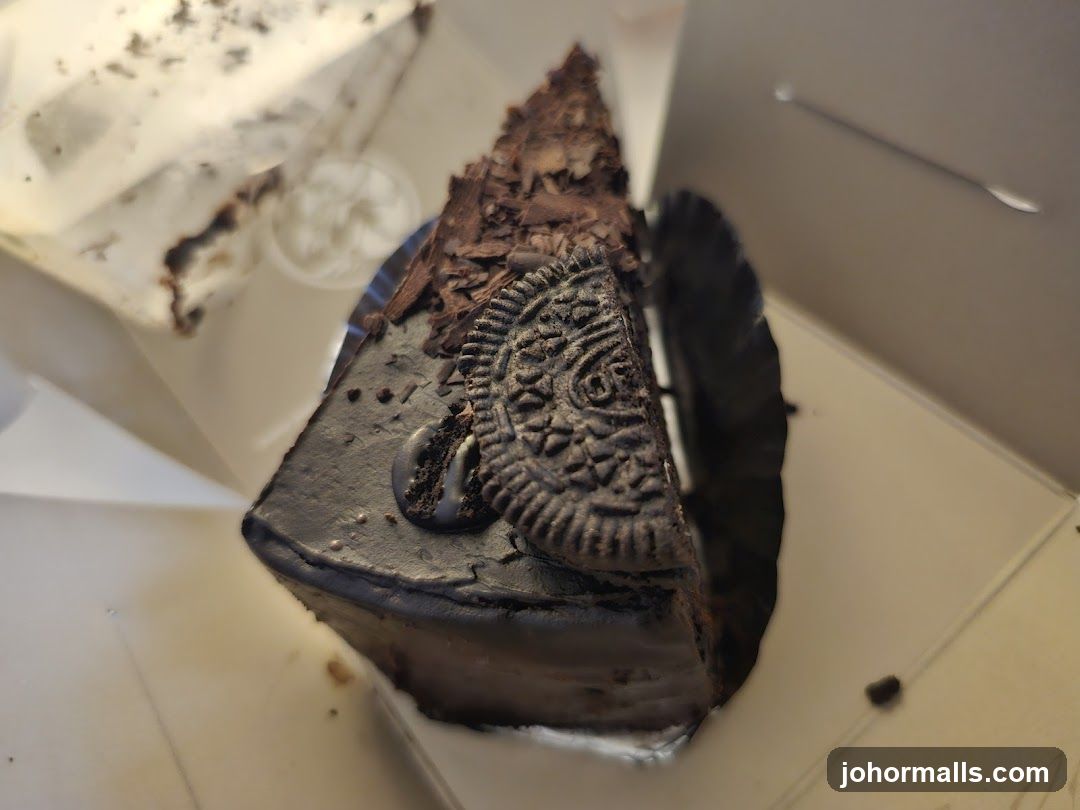 Oreo Chocolate Cake Slice