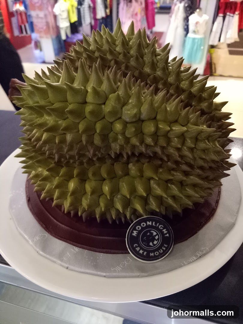 Durian-shaped cake