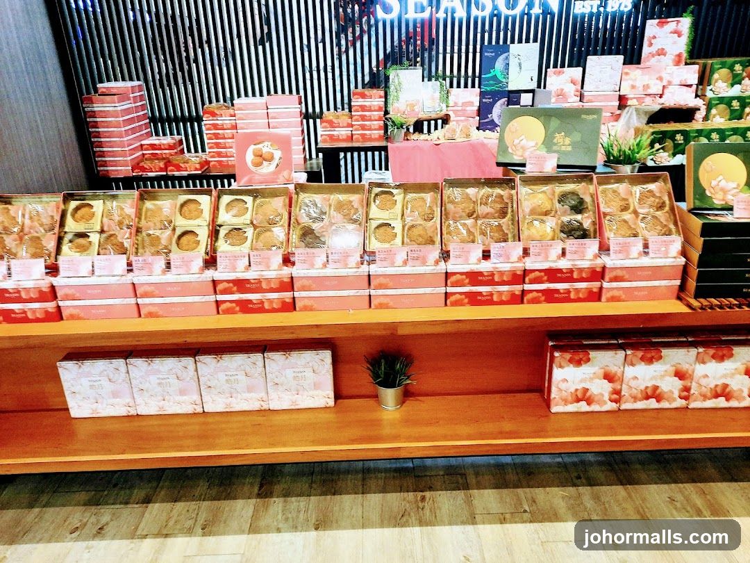 Mooncakes and Pastries Display