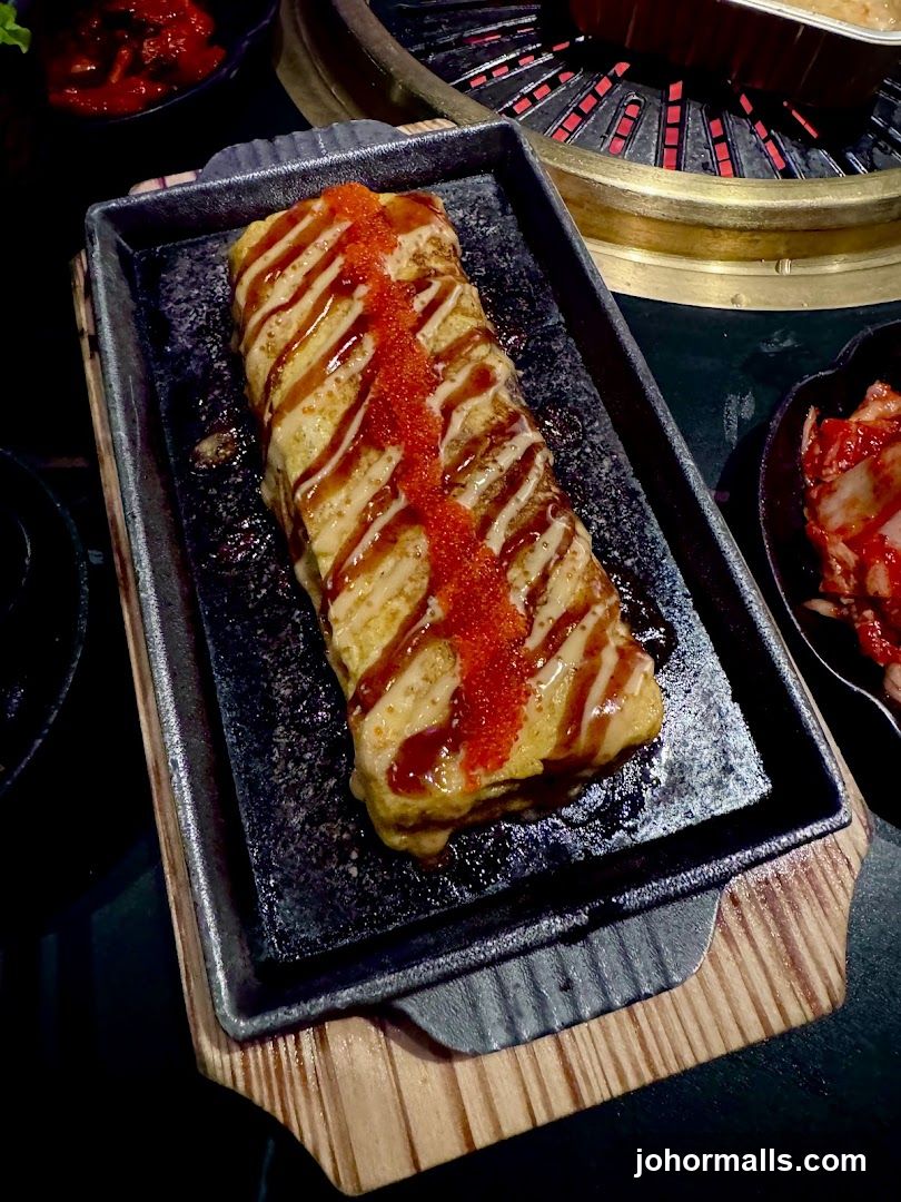 Rolled Omelet with Roe and Sauce
