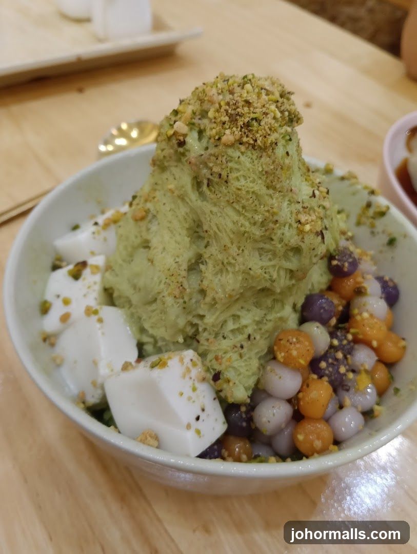Dessert with shaved ice and toppings