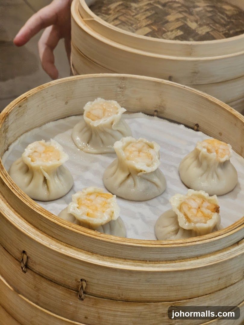 Shrimp Dumplings in Bamboo Steamer