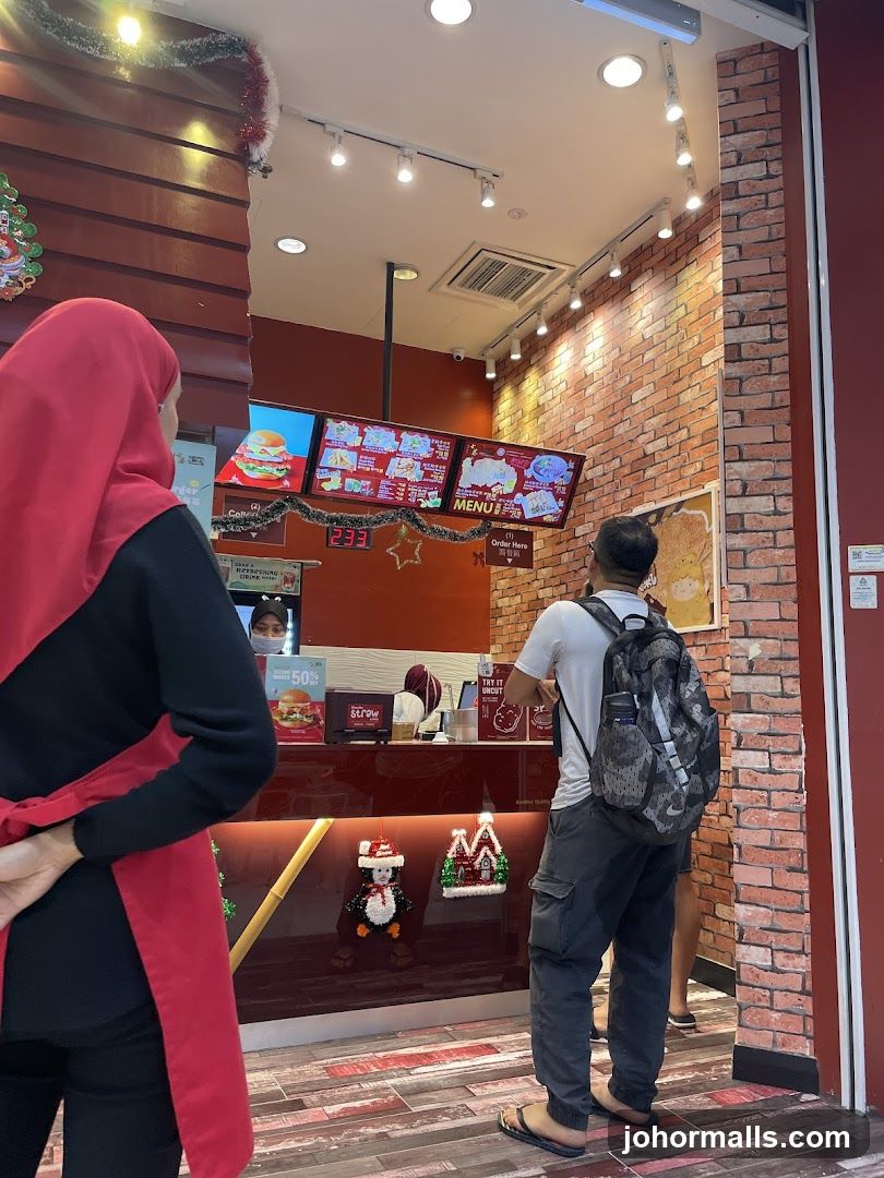 Fast Food Counter with Digital Menus