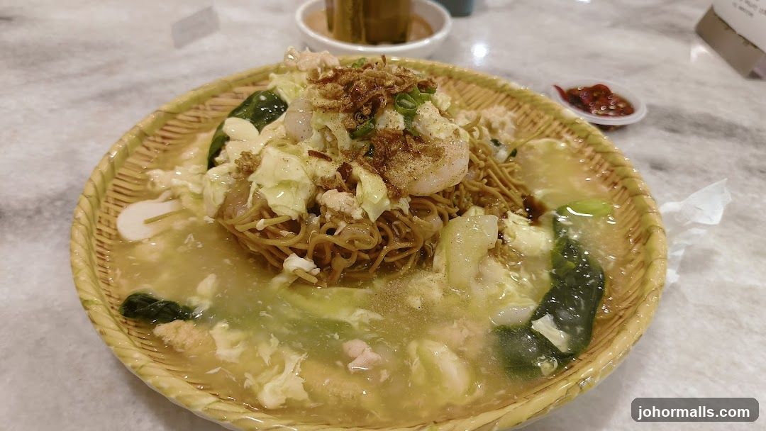 Noodles with Gravy and Toppings