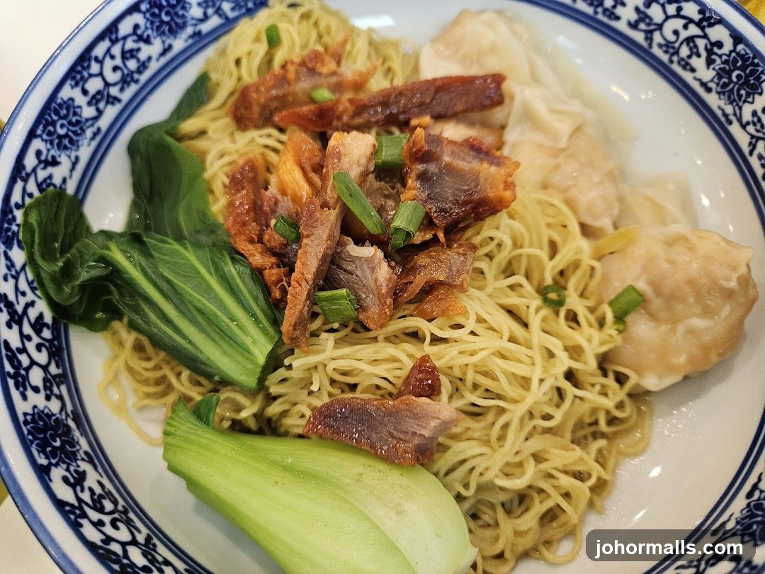 Wonton Noodles with Roasted Pork