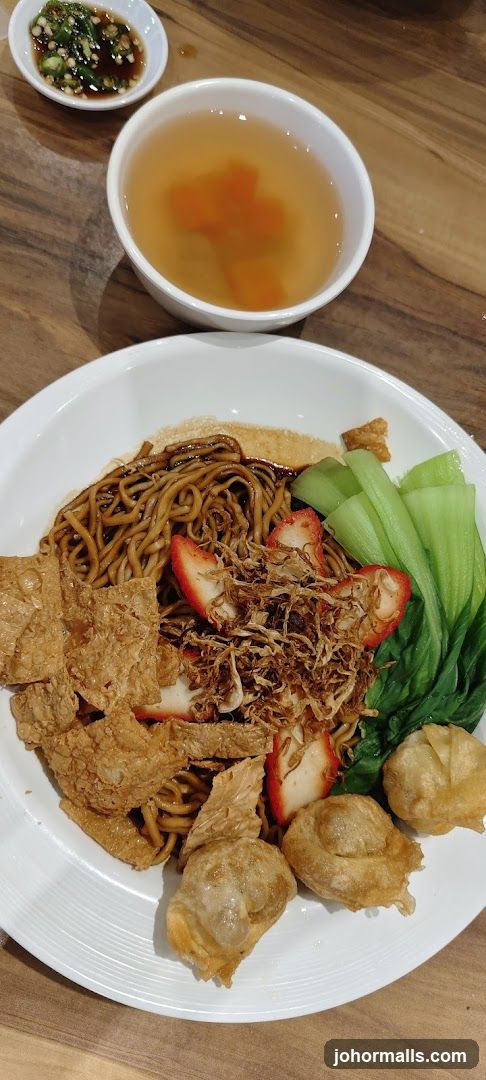 Noodles with Char Siu and Vegetables