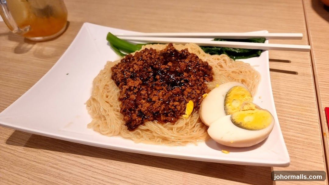 Minced Meat Noodles with Egg